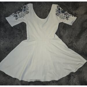 Free People Women's boho Dress In Cream With Embroidered Sleeves Size Xs